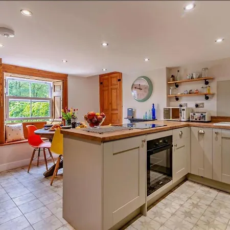 Robins Cosy Hot Tub Quiet Village Ferienhaus *