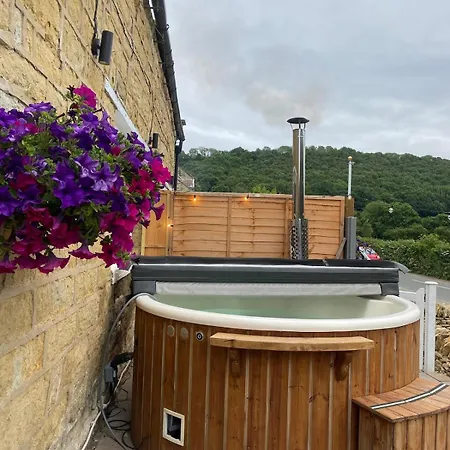 Feriehus Robins Cosy Hot Tub Quiet Village