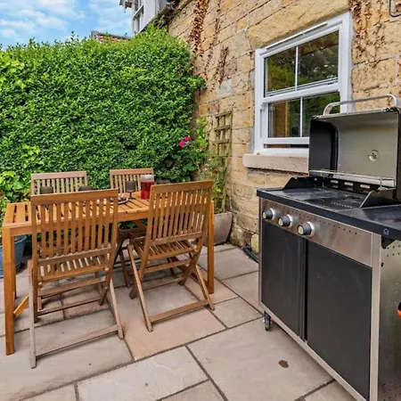 Robins Cosy Hot Tub Quiet Village Hackness