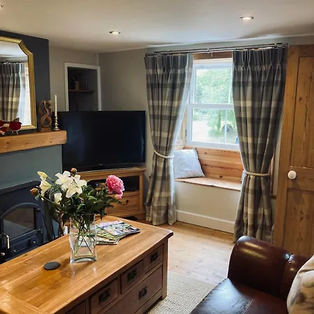 Robins Cosy Hot Tub Quiet Village Feriehus