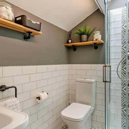 Robins Cosy Hot Tub Quiet Village * Hackness