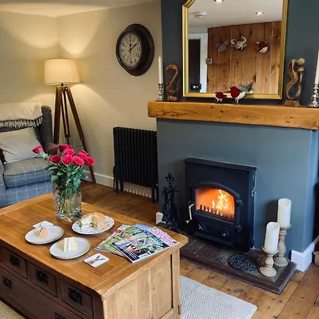 Feriehus Robins Cosy Hot Tub Quiet Village