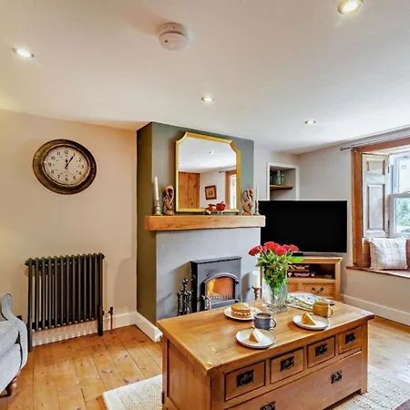 Robins Cosy Hot Tub Quiet Village *