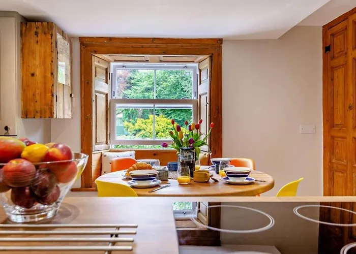 Robins Cosy Hot Tub Quiet Village Hackness