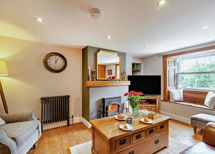 Robins Cosy Hot Tub Quiet Village *