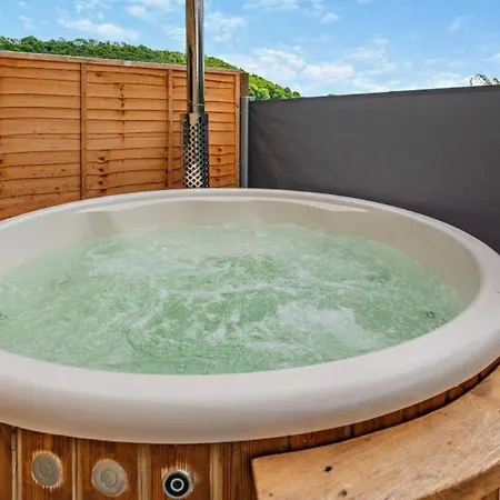 Robins Cosy Hot Tub Quiet Village * Hackness
