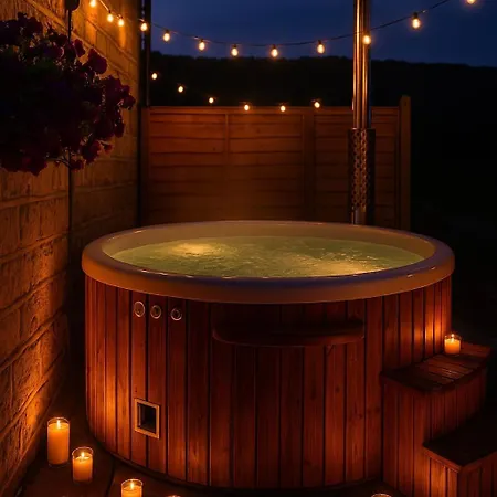 Robins Cosy Hot Tub Quiet Village *